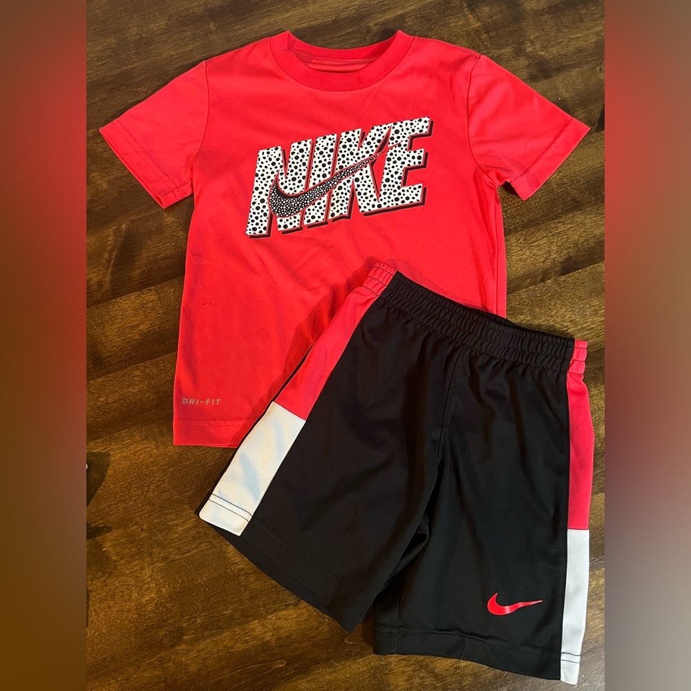 Nike Outfit- little boys. Size 5